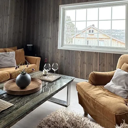 Newly Renovated House Close To Everything *