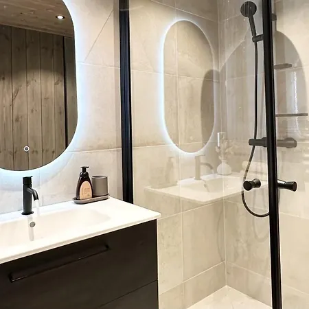 Newly Renovated House Close To Everything *