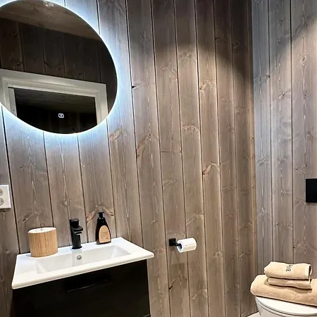 Newly Renovated House Close To Everything