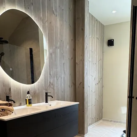 Newly Renovated House Close To Everything Ferienhaus *