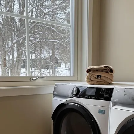 Newly Renovated House Close To Everything